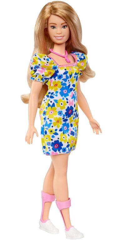 Barbie Fashionistas Doll #210 with Brunette Hair in Bun, Colorful Crochet  Halter Dress, Sunglasses & Sandals