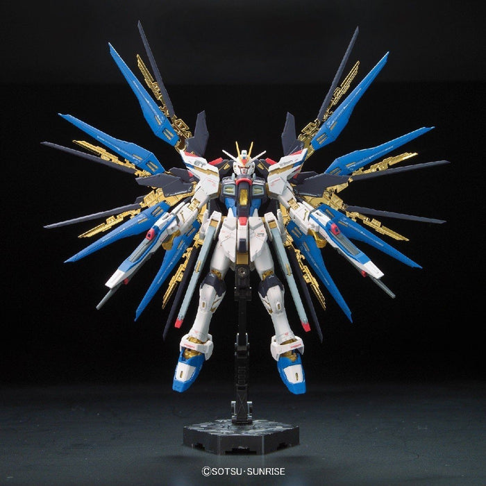 #14 ZGMF-X20A Strike Freedom Gundam "Gundam SEED Destiny", Bandai RG 1/144 (Gundam Model Kit)