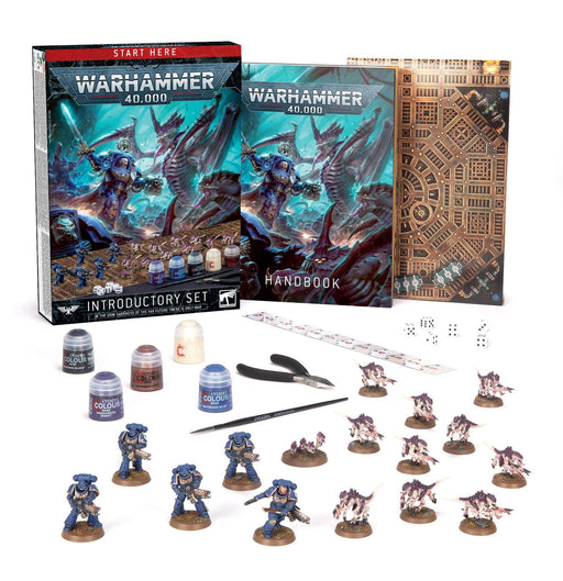 The image shows the WARHAMMER 40000: INTRODUCTORY SET (ENG) by Games Workshop. It includes Space Marines miniatures, paint pots, a paintbrush, clippers, dice, a measuring tool, a handbook, and an instruction booklet. The figures are partially painted in blue and white. There is also a gaming terrain board.